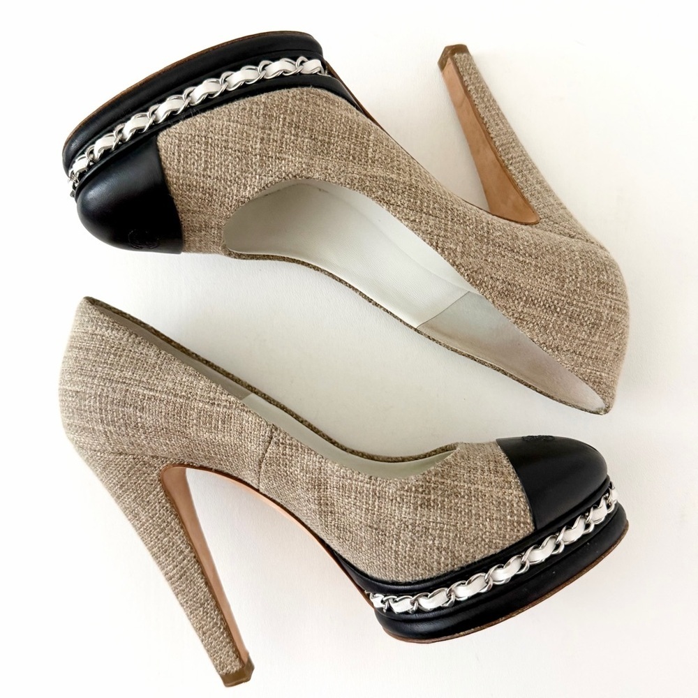 CHANEL | Beige Tweed & Black Cap Toe Platform Pumps with Chain Detail EU 37 - Picture 4 of 16